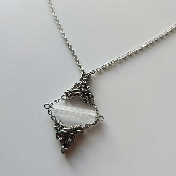 Gothic fairy crystal diamond-shape necklace with a small silver chain - Picture 6 of 8